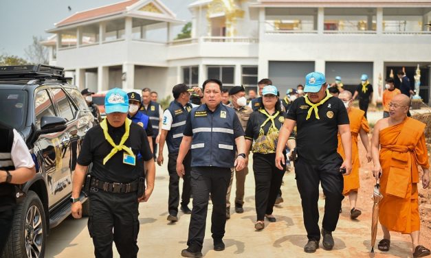 เชียงใหม่ อธิบดี ปภ.จิตอาสา 904 จิตอาสาภัยพิภัยพิบัติ ภาค 3  ลงพื้นที่วัดพระธาตุดอยสะเก็ด ติดตามมาตรการเชิงรุกใช้เครื่องจักรกลสาธารณภัยสู้ไฟป่า