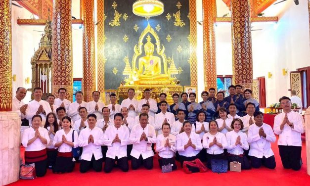 แพร่ อบต.ป่าแดงฯ ร่วมเดินขบวนแห่เครื่องสักการะ “งานประเพณีไหว้พระพุทธโกศัยศิริชัยมหาศากยมุนี พระคู่บ้านคู่เมืองแพร่ฯ”