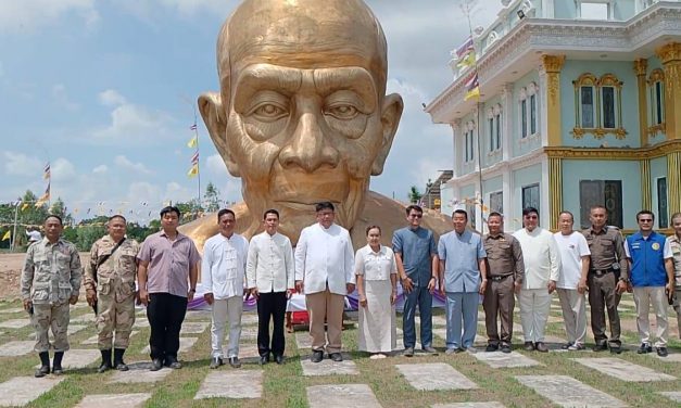 ปราจีนบุรี  ส่องเลขธูป พิธีห่มผ้าพระพุทธมหาบูรพาวัดโคกอู่ทอง