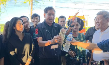 ปทุมธานี นายกแจ๊ส ปลื้ม มหกรรมตกกุ้ง-ปลา คลอง 13 หนองเสือ ครั้งที่ 2 คนทะลักแน่นตลิ่ง