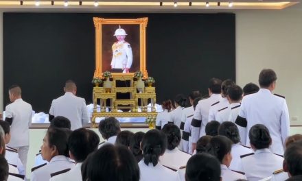 จังหวัดอ่างทองประกอบพิธีถวายน้ำสรงพระศพสมเด็จพระเจ้าลูกเธอเจ้าฟ้าพัชรกิติยาภาเพื่อเป็นการถวายอาลัย  และน้อมรำลึกในพระกรุณาธิคุณ
