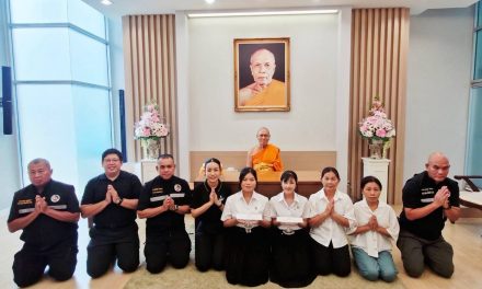 ปทุมธานี เจ้าอาวาสวัดพระธรรมกาย สมทบทุนการศึกษาแก่ กอ.รมน.จังหวัดปทุมธานี ร่วมสร้างโอกาสทางการศึกษาแก่เยาวชนคนเก่งและดี