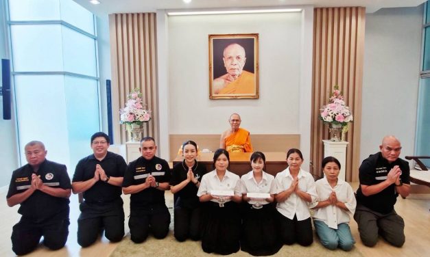 ปทุมธานี เจ้าอาวาสวัดพระธรรมกาย สมทบทุนการศึกษาแก่ กอ.รมน.จังหวัดปทุมธานี ร่วมสร้างโอกาสทางการศึกษาแก่เยาวชนคนเก่งและดี
