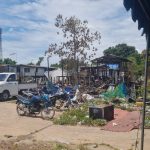 นนทบุรี  ยายวัย 66 ปีไม่มีอะไรเหลือติดตัวเหลือแค่โกศใส่กระดูกพ่อแม่ติดตัวแล้วก็พระ1องค์ชาวบ้านไร้ที่อยู่! หนุ่มเมายาจุดไฟเผาที่นอนลามวอด 7 หืลัง