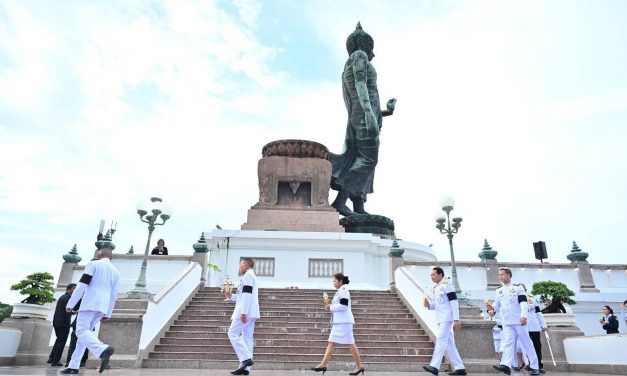 นครปฐม พระบาทสมเด็จพระเจ้าอยู่หัว ทรงพระกรุณาโปรดเกล้าโปรดกระหม่อมให้ องคมนตรี เป็นผู้แทนพระองค์ ในการบำเพ็ญพระราชกุศล เนื่องในวันอาสาฬหบูชา