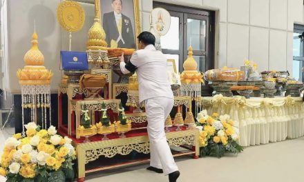 ปทุมธานี รองผู้ว่าฯ อัญเชิญผ้าไตรพระราชทาน พิธีอุปสมบทนาคในพระบรมราชานุเคราะห์ วันอาสาฬหบูชา