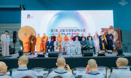 ปทุมธานี ชาวต่างชาติกว่า 200 คน สนใจศาสตร์การฝึกสมาธิในงานนานาชาติ กรุงโซล