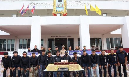 นราธิวาส – ตำรวจ-สรรพสามิต-ศุลกากร-ทหาร สนธิกำลังบุกทลายคลังสินค้าหนีภาษีรายใหญ่ชายแดนใต้ ยึดบุหรี่นอกยี่ห้อดัง ได้กว่า 4.5 ล้านมวน!