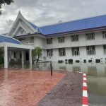 อ่างทอง พายุฝนกระหน่ำลงมาอย่างหนักทำให้น้ำท่วมขังรอระบายหลายจุดโรงเรียนหลายแห่งแจ้งต้องหยุดการเรียนการ