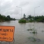 ปราจีนบุรี น้ำท่วมถนน 359 สูง 1 เมตรรถผ่านไม่ได้