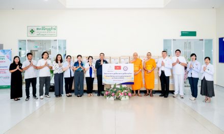 เจ้าอาวาสวัดพระธรรมกาย บริจาคยากว่า 400,000 บาท แก่ 8 โรงพยาบาลในจังหวัดปทุมธานี